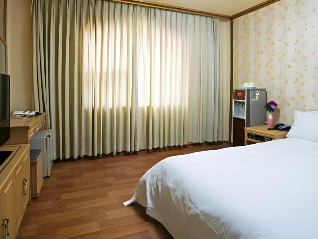 Emerald Hotel Čedžu Exteriér fotografie